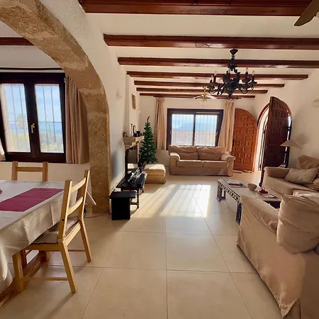 Spacious With Private Pool Montgo