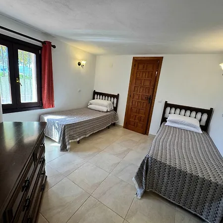 Spacious With Private Pool *
