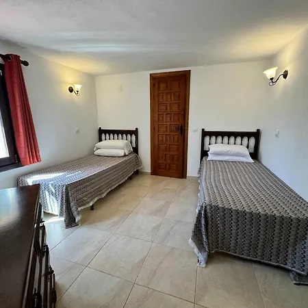 Spacious With Private Pool Montgo
