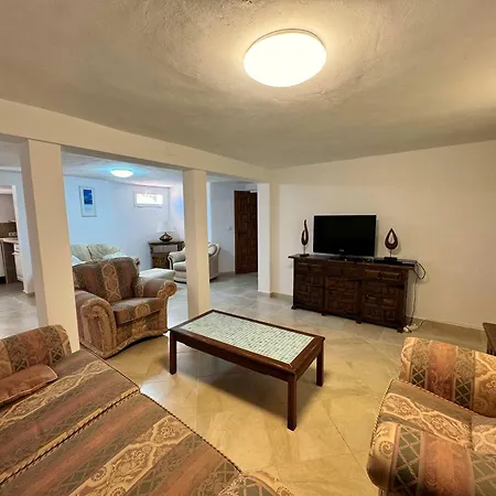 빌라 Spacious With Private Pool Montgo