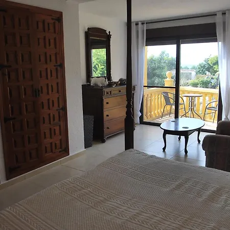 Spacious With Private Pool Montgo