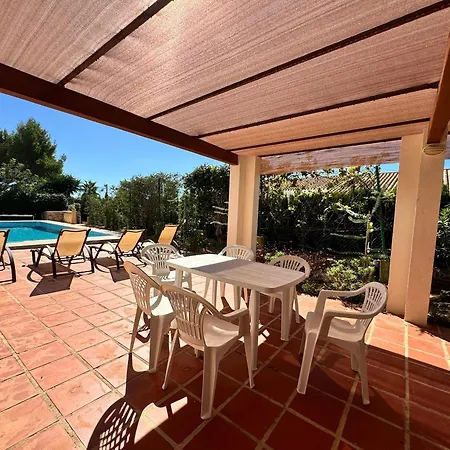 Spacious With Private Pool Montgo