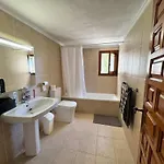 Spacious With Private Pool *