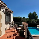Spacious With Private Pool *