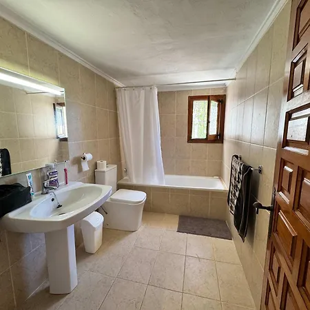 Spacious With Private Pool *