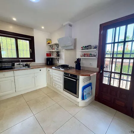 Spacious With Private Pool Montgo