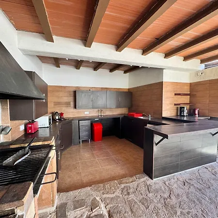 ヴィラ Spacious With Private Pool Montgo