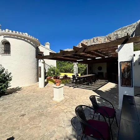 Spacious With Private Pool Villa *