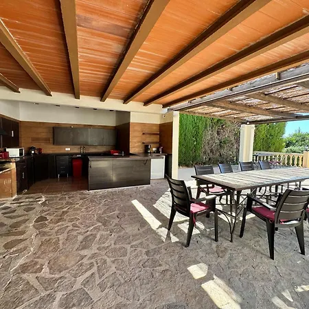 ヴィラ Spacious With Private Pool Montgo