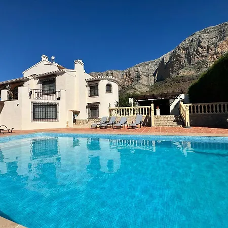 Spacious With Private Pool Villa Montgo