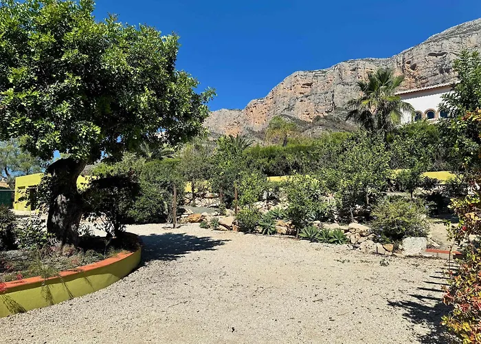 Spacious With Private Pool Villa Montgo