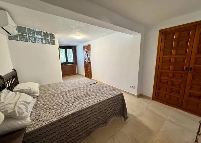 Spacious With Private Pool Villa Montgo