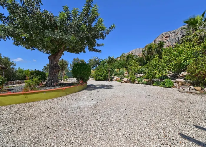 Villa Spacious With Private Pool Montgo