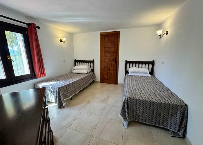 Spacious With Private Pool Montgo