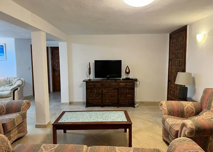 Spacious With Private Pool