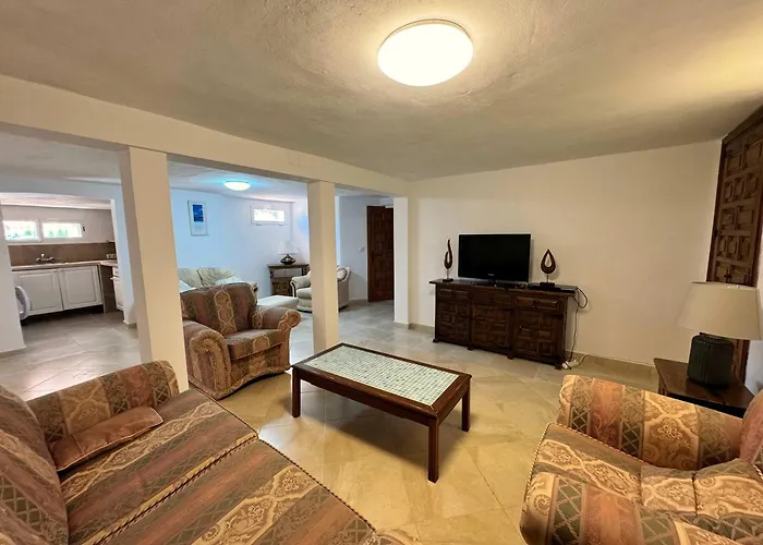 Villa Spacious With Private Pool Montgo