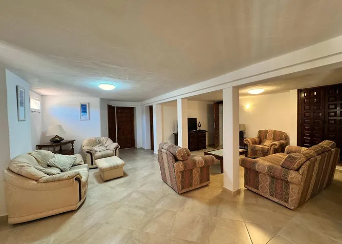 Spacious With Private Pool Villa