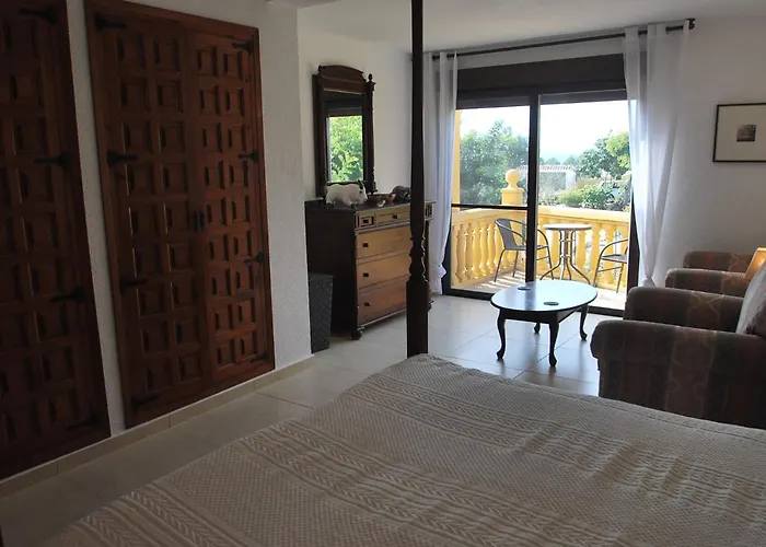 Spacious With Private Pool Montgo