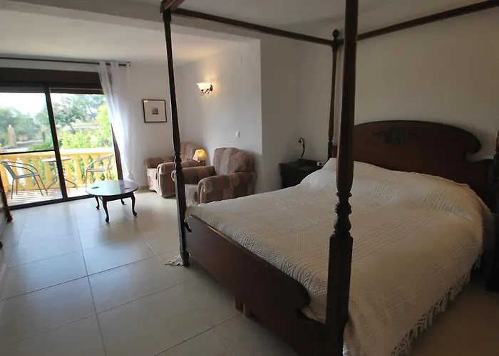 Spacious With Private Pool Villa Montgo