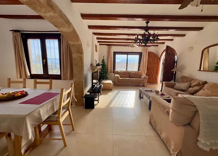 Spacious With Private Pool Montgo