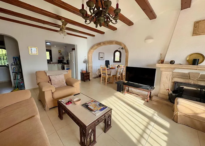 Villa Spacious With Private Pool Montgo