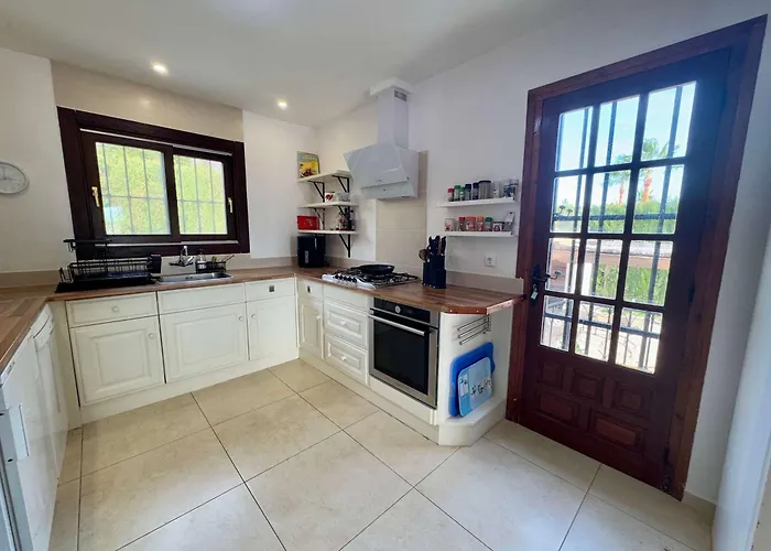 Spacious With Private Pool Montgo