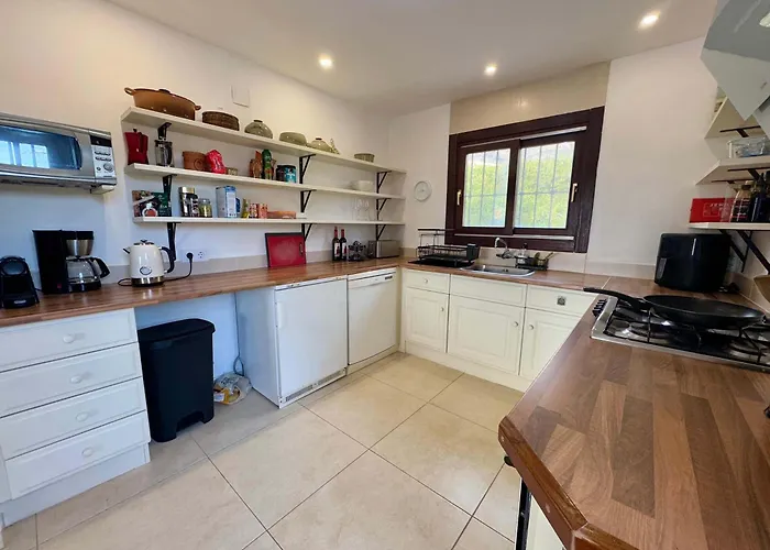 Spacious With Private Pool * Montgo