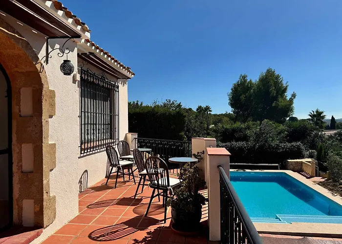 Spacious With Private Pool *