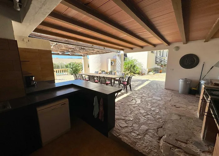 Spacious With Private Pool *