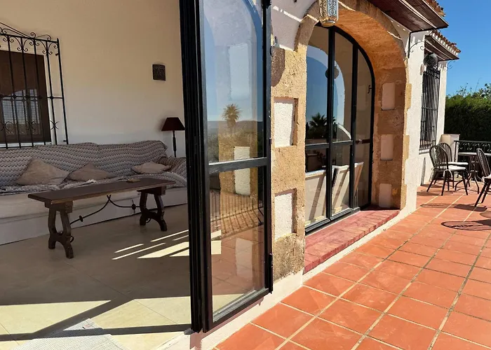 Spacious With Private Pool Montgo