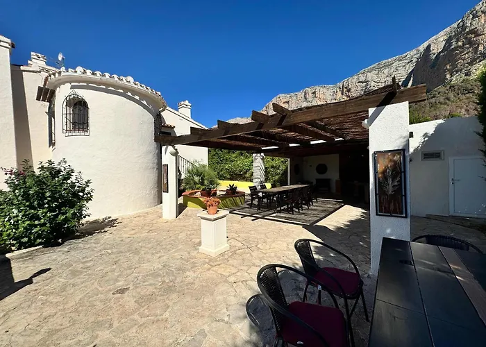 Spacious With Private Pool Villa *