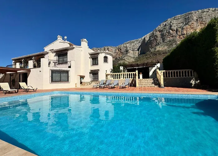 Spacious With Private Pool Villa Montgo